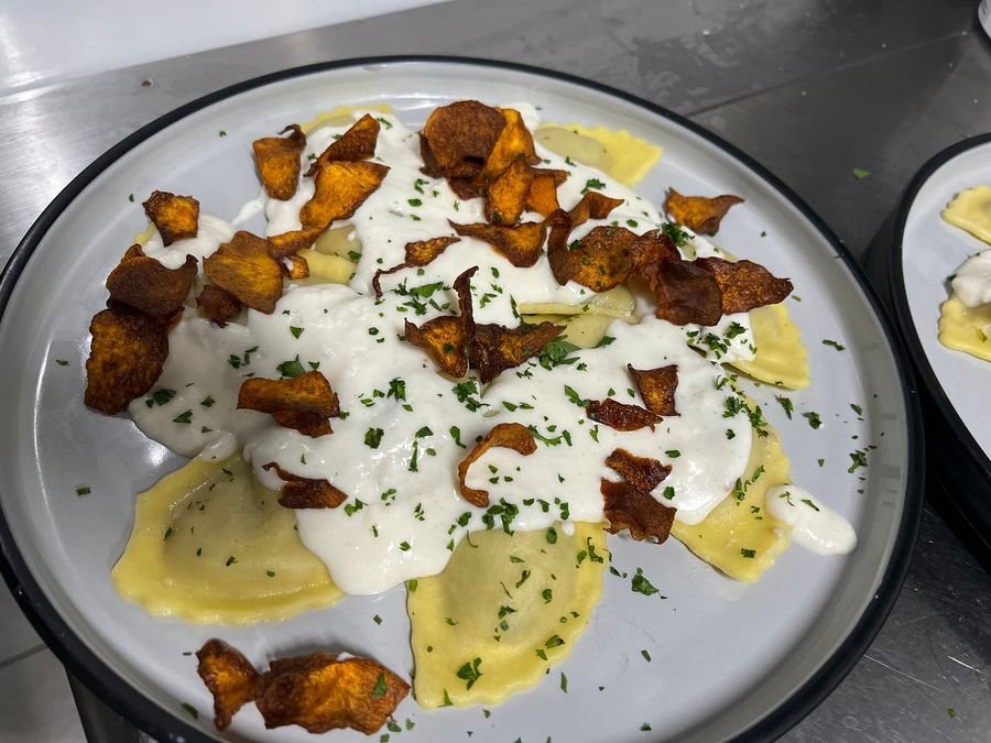 Mezzelune ai funghi servite a pranzo al New Circus